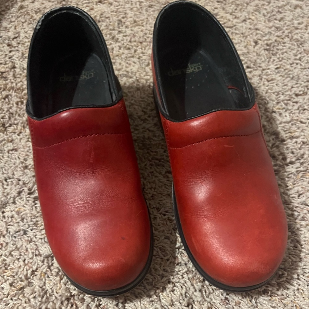 Dansko red clogs EUC size 40